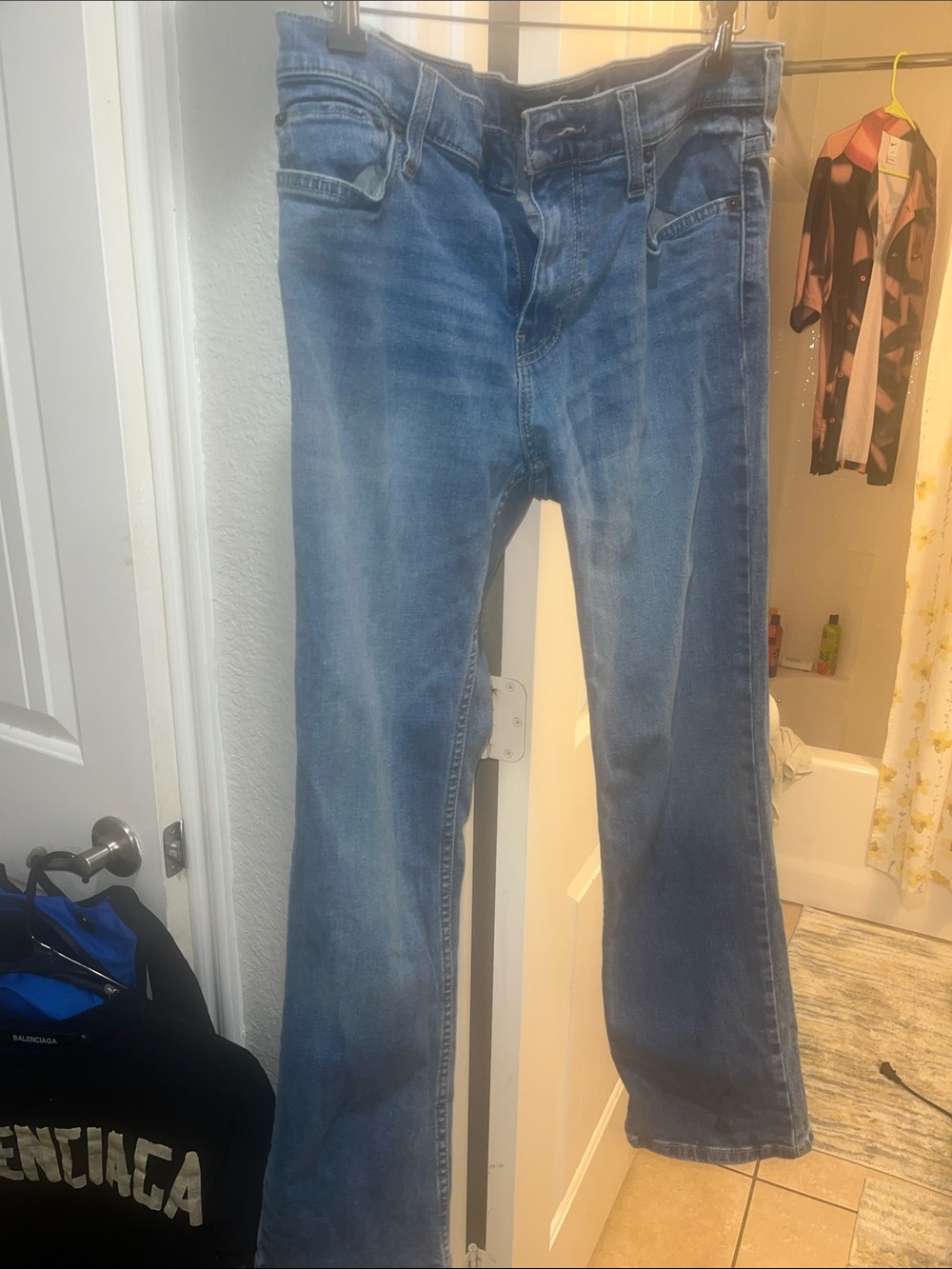 2 Hollister Men's Light Blue Bootcut Jeans 29x30 & 30x30 2 Medium Shirts